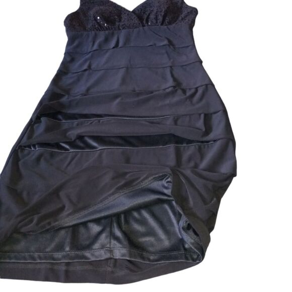 WOMEN'S BLACK COCKTAIL V-NECK DRESS WITH SEQUIN DETAILS SIZE 9/10 JUNIORS - Picture 5 of 12